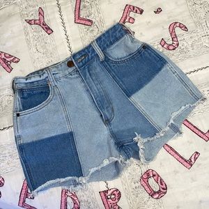 Hey babes!! So i’m selling my retro wrangler cut off shorts. They are super cute